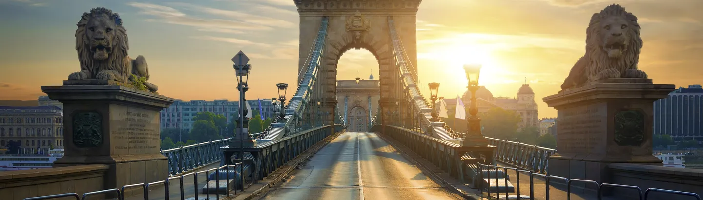 statues-lions-chain-bridge-budapest